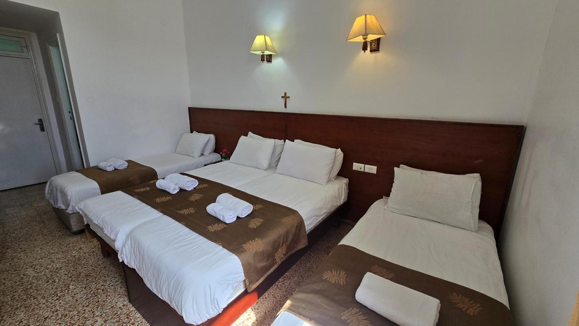 Quadruple Room, (4 Single Beds)